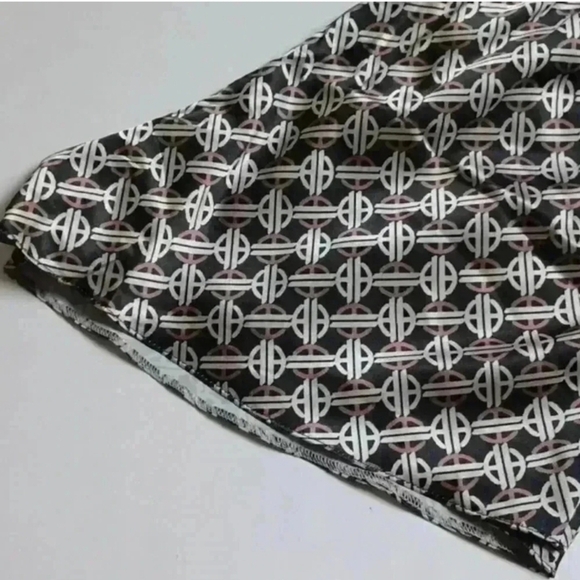 Women's Black and White metric Blouse - Picture 7 of 11